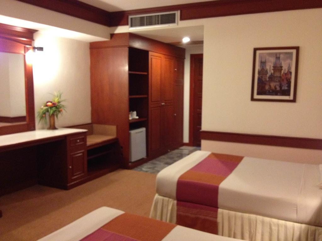 Raya Grand Hotel Nakhonratchasima Rom bilde