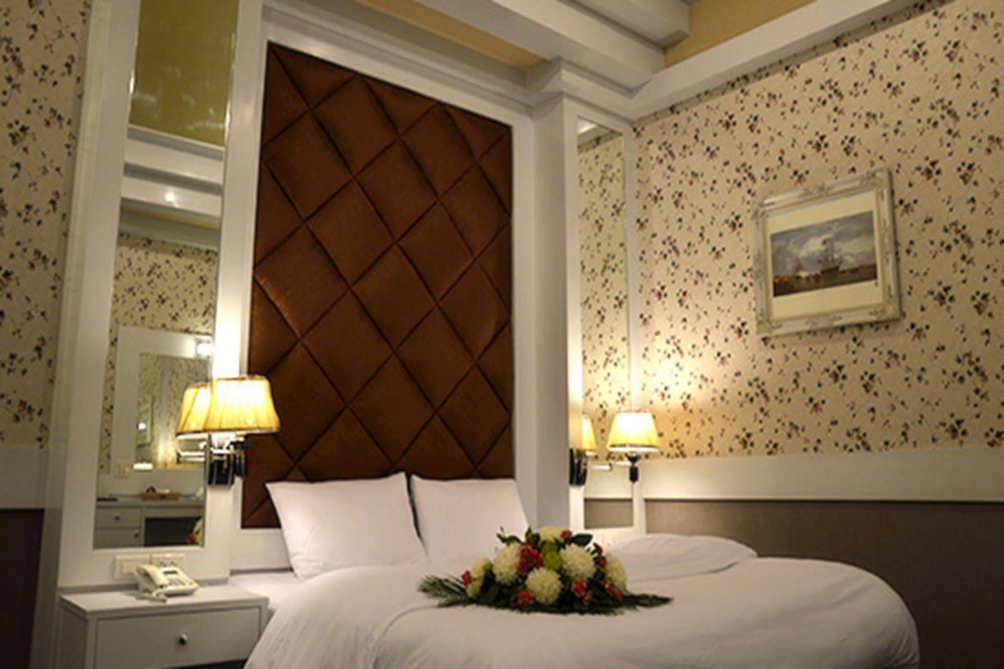 Raya Grand Hotel Nakhonratchasima Eksteriør bilde