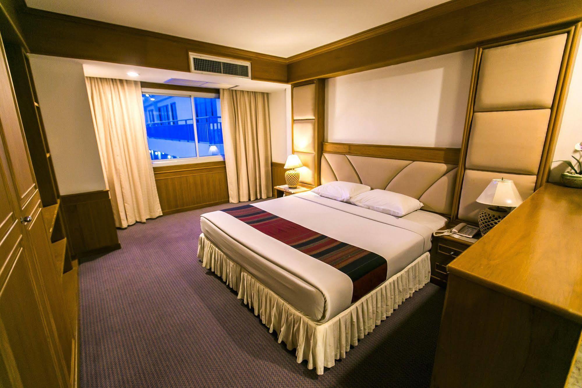Raya Grand Hotel Nakhonratchasima Eksteriør bilde