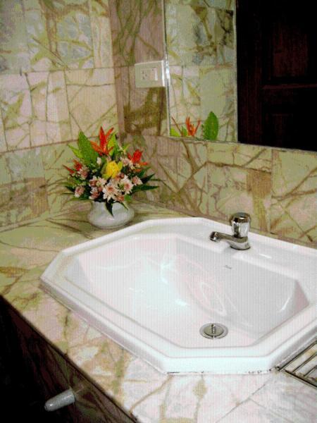 Raya Grand Hotel Nakhonratchasima Rom bilde