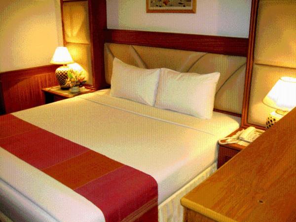 Raya Grand Hotel Nakhonratchasima Rom bilde